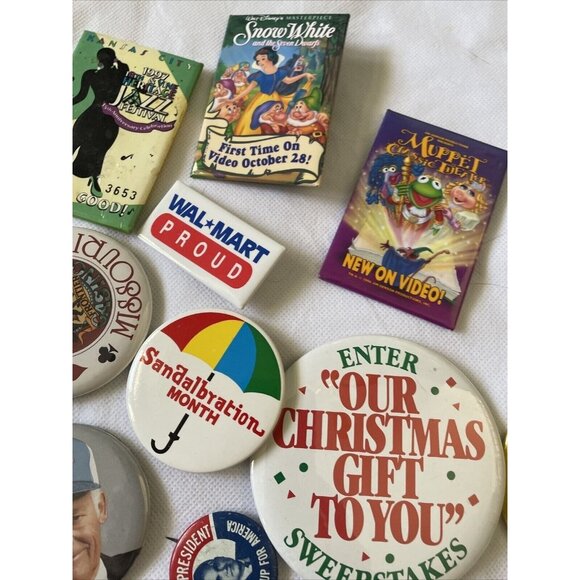 Vintage Pinback Button Collection - 30 Pcs - Wm. Dalton St. Joseph & More - Picture 8 of 12